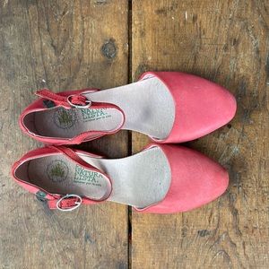 El naturalista size 38, pointed toe flats.